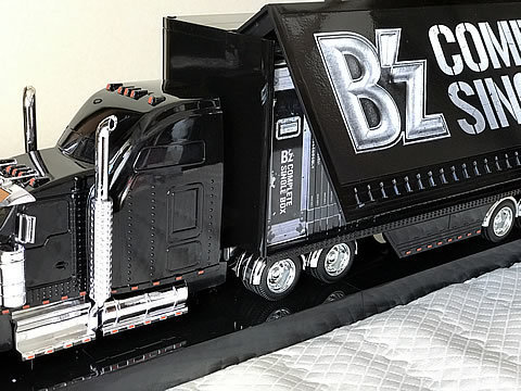 B'z COMPLETE SINGLE BOX -Trailer Edition-: スーパー自由人3