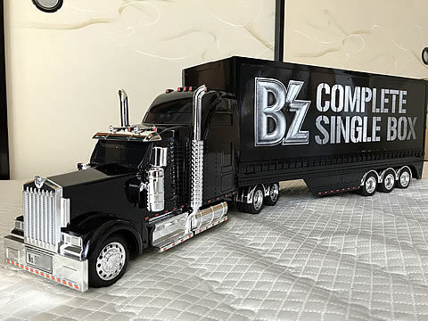 B'z COMPLETE SINGLE BOX -Trailer Edition-: スーパー自由人３